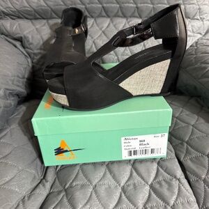 Antelope black leather wedge size 37 (7)